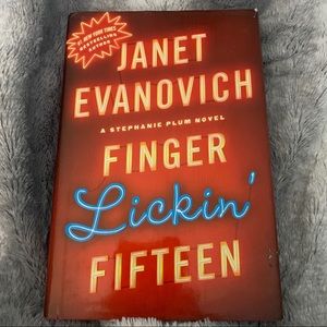 3/$15 Finger Lickin’ Fifteen By Janet Evanovich